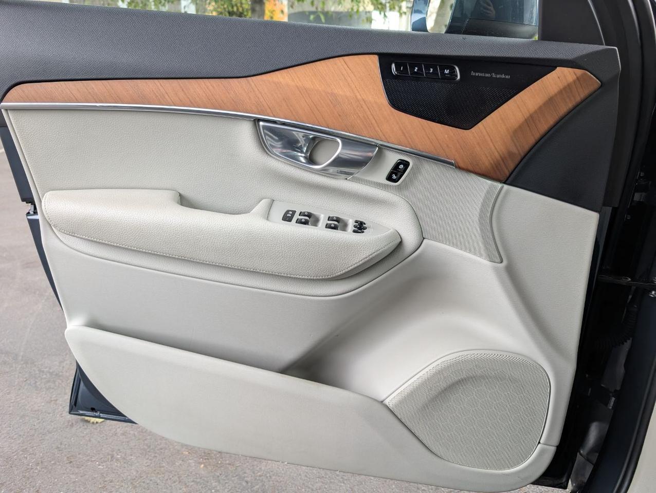 2022 Volvo XC90 T6 AWD Momentum 6-Pass Center Walk w/Harman Kardon, Pilot Assist, 360 Cam, 4 Heated Seats & Wheel Portland OR