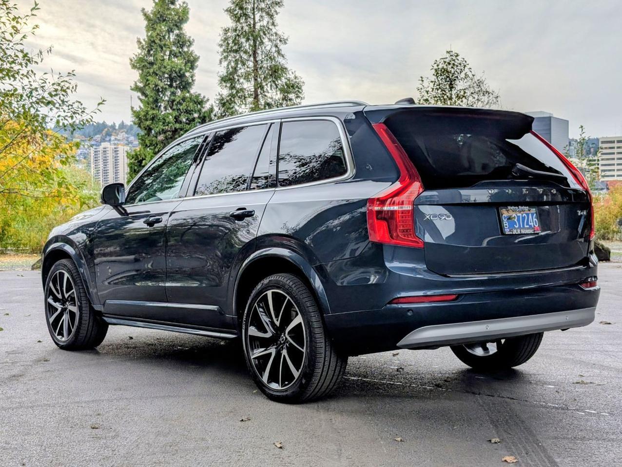 2022 Volvo XC90 T6 AWD Momentum 6-Pass Center Walk w/Harman Kardon, Pilot Assist, 360 Cam, 4 Heated Seats & Wheel Portland OR