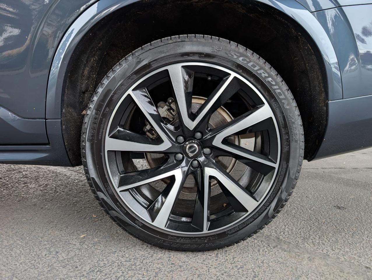 2022 Volvo XC90 T6 AWD Momentum 6-Pass Center Walk w/Harman Kardon, Pilot Assist, 360 Cam, 4 Heated Seats & Wheel Portland OR