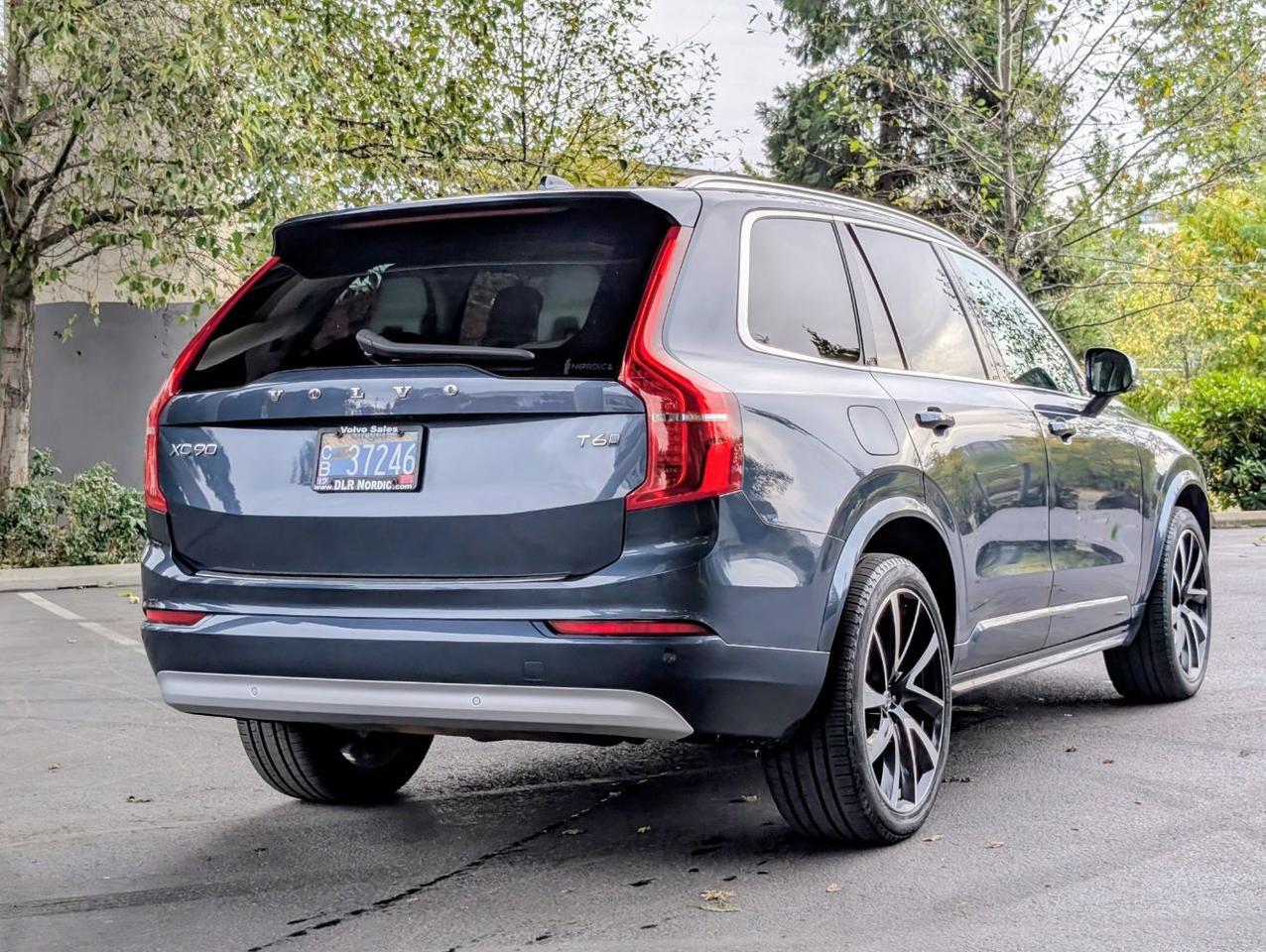 2022 Volvo XC90 T6 AWD Momentum photo 3
