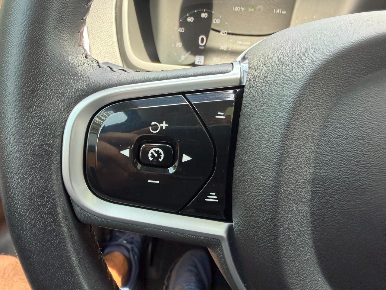 2022 Volvo XC90 T6 AWD Momentum 6P Jacksonville FL