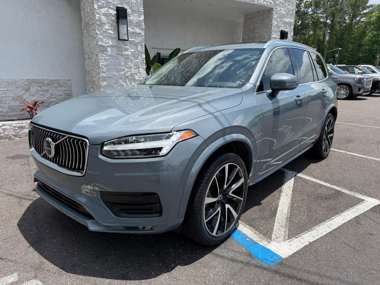 2022 Volvo XC90 T6 AWD Momentum 6P