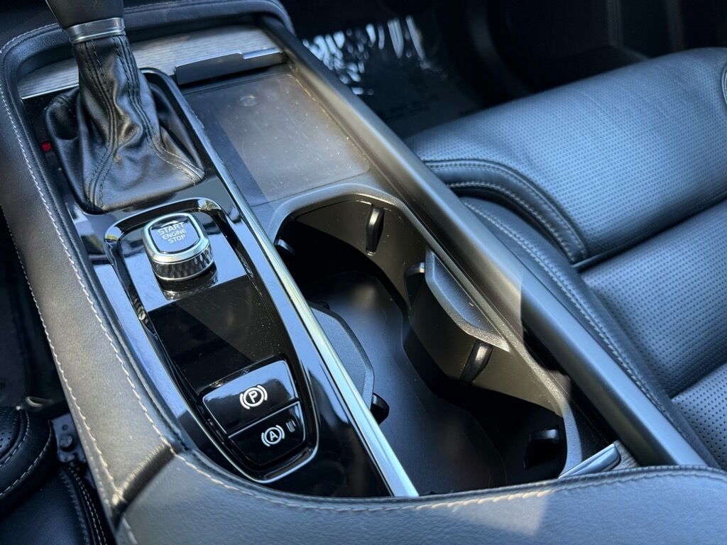 2022 Volvo XC90 T6 Inscription 7-Passenger