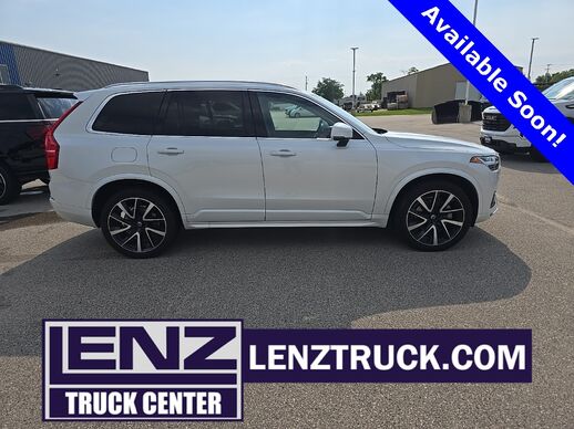 2022_Volvo_XC90_T6 Momentum AWD_ Fond du Lac WI