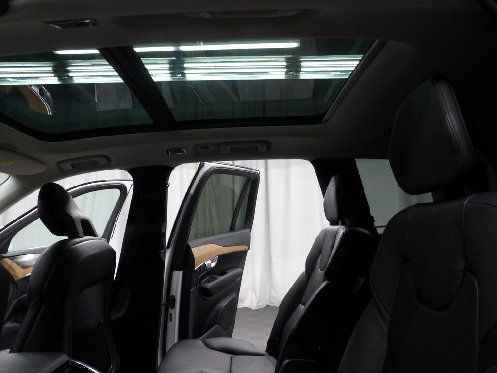 2022 Volvo XC90 T6 Momentum AWD Fond du Lac WI