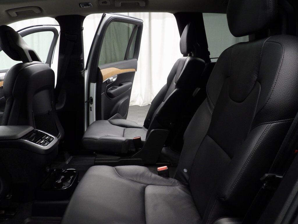 2022 Volvo XC90 T6 Momentum AWD Fond du Lac WI