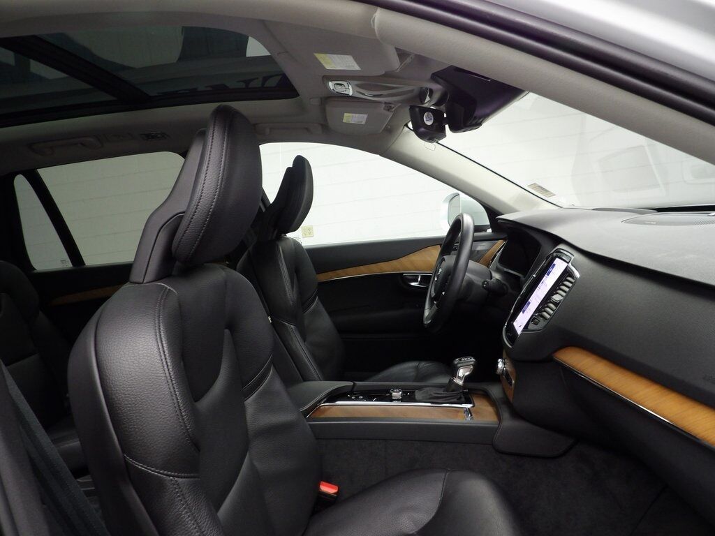 2022 Volvo XC90 T6 Momentum AWD Fond du Lac WI