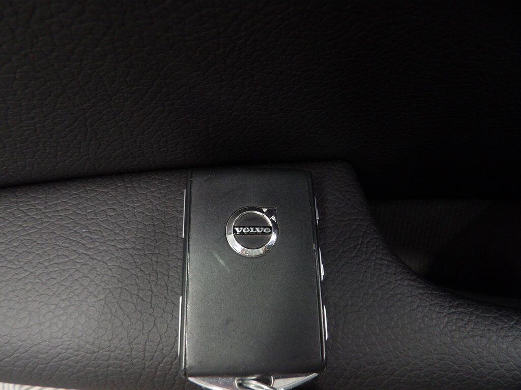 2022 Volvo XC90 T6 Momentum AWD Fond du Lac WI