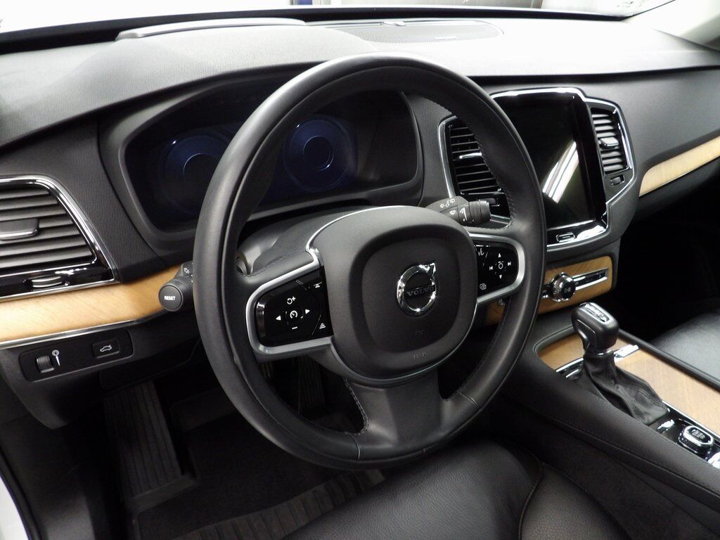 2022 Volvo XC90 T6 Momentum AWD Fond du Lac WI
