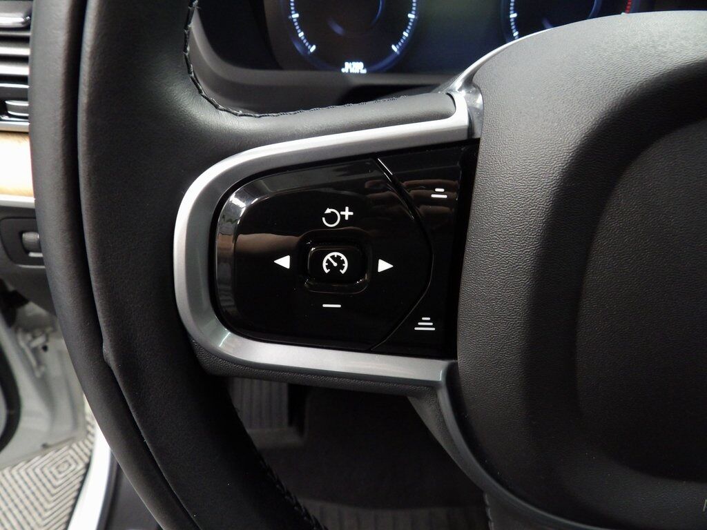 2022 Volvo XC90 T6 Momentum AWD Fond du Lac WI