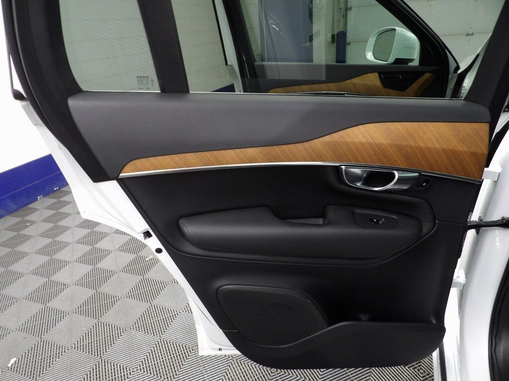 2022 Volvo XC90 T6 Momentum AWD Fond du Lac WI