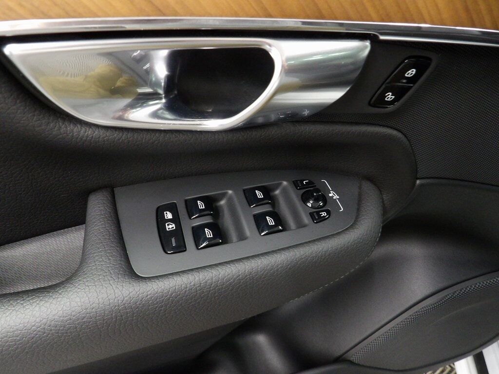 2022 Volvo XC90 T6 Momentum AWD Fond du Lac WI