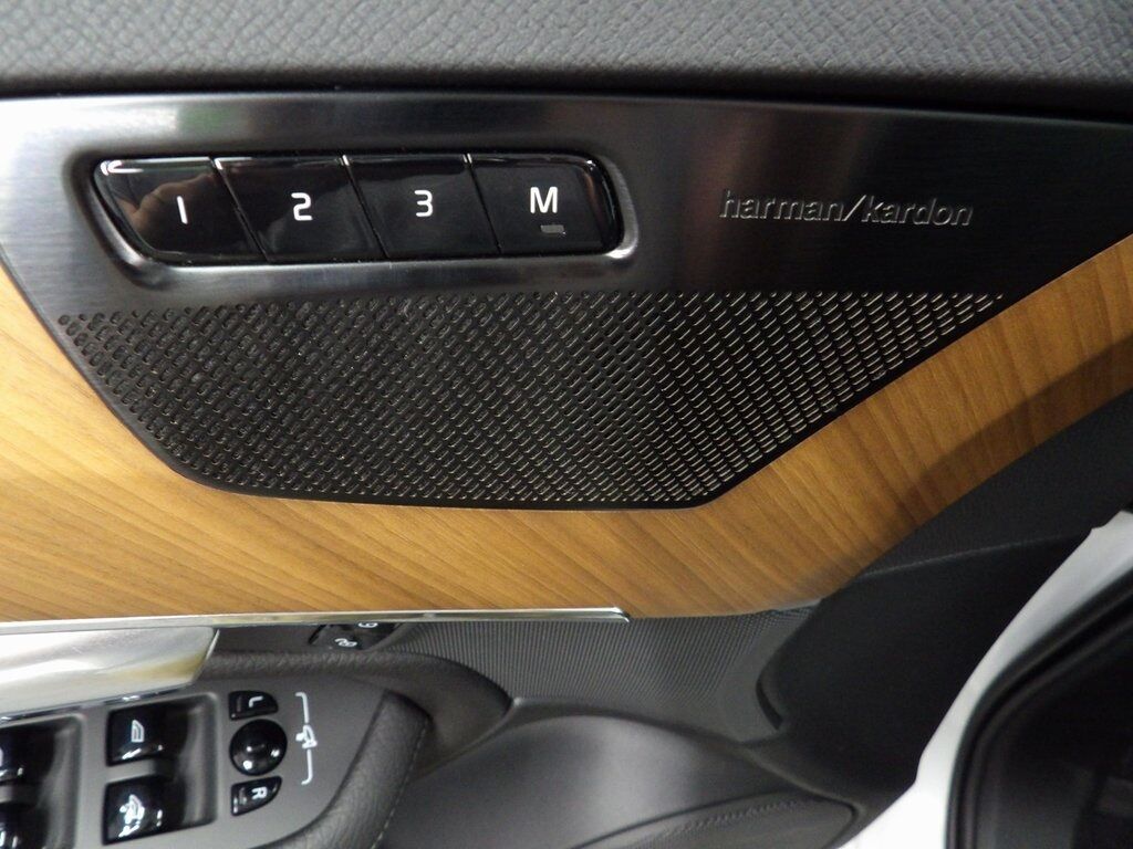 2022 Volvo XC90 T6 Momentum AWD Fond du Lac WI
