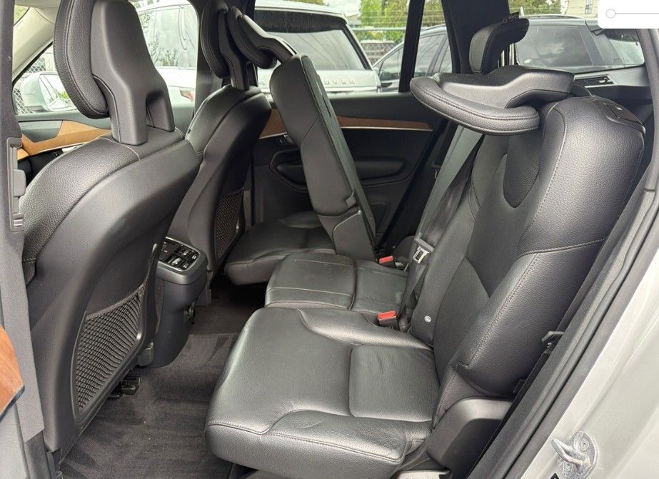 2022 Volvo XC90 T6 Momentum Portland OR