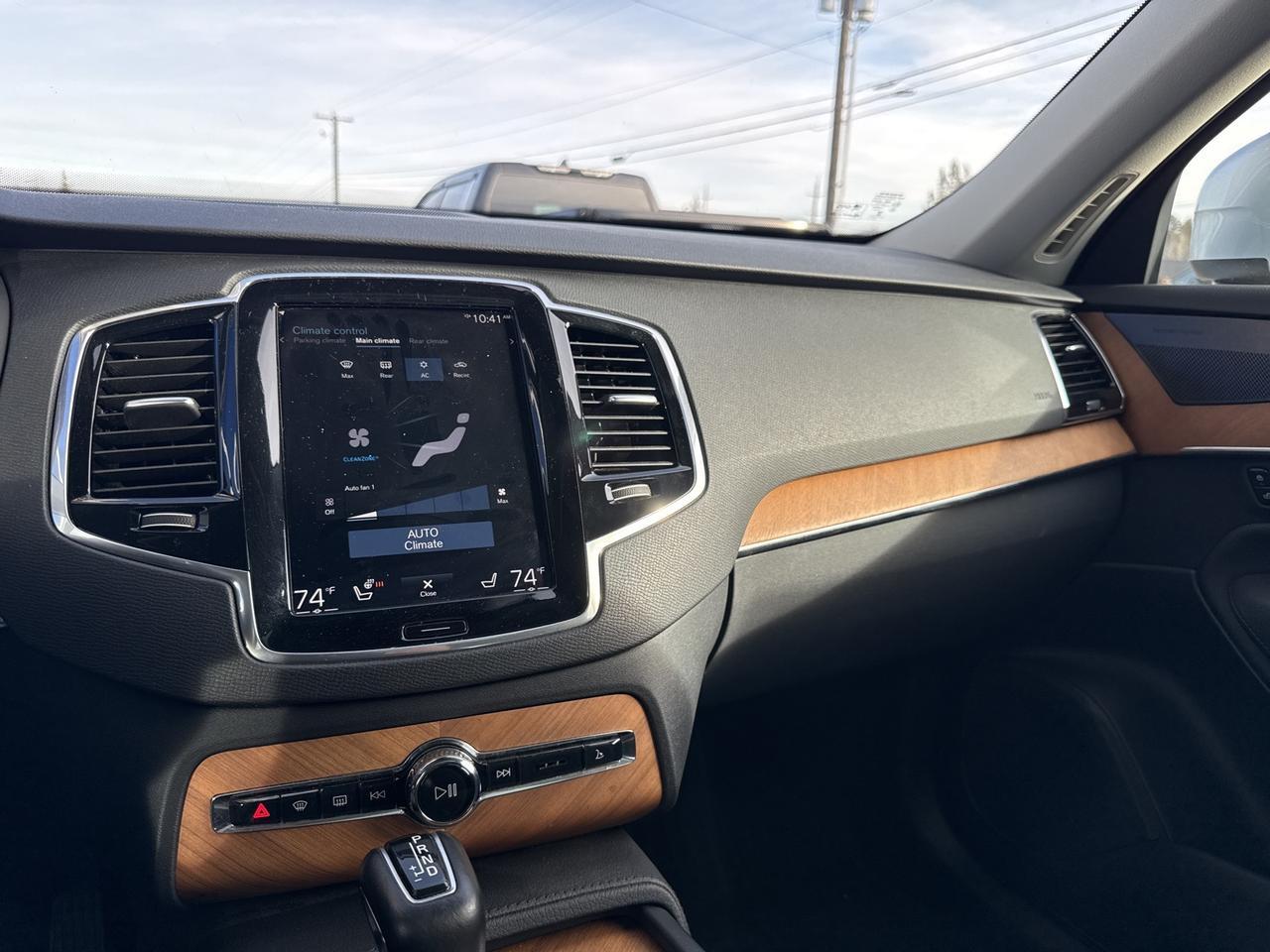 2022 Volvo XC90 T6 Momentum Bend OR