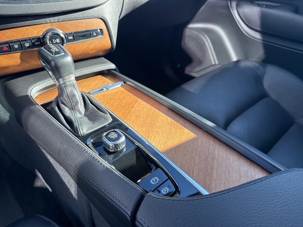 2022 Volvo XC90 T6 Momentum Bend OR