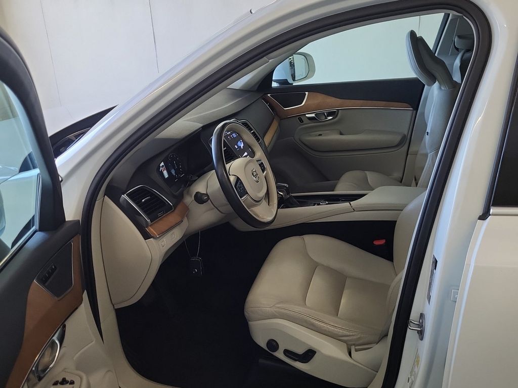 2022 Volvo XC90 T6 Momentum Beaverton OR