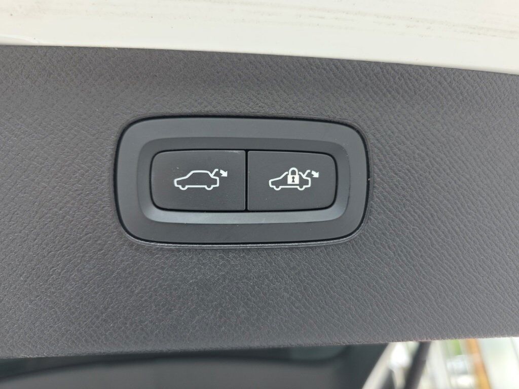 2022 Volvo XC90 T6 Momentum Hunt Valley MD