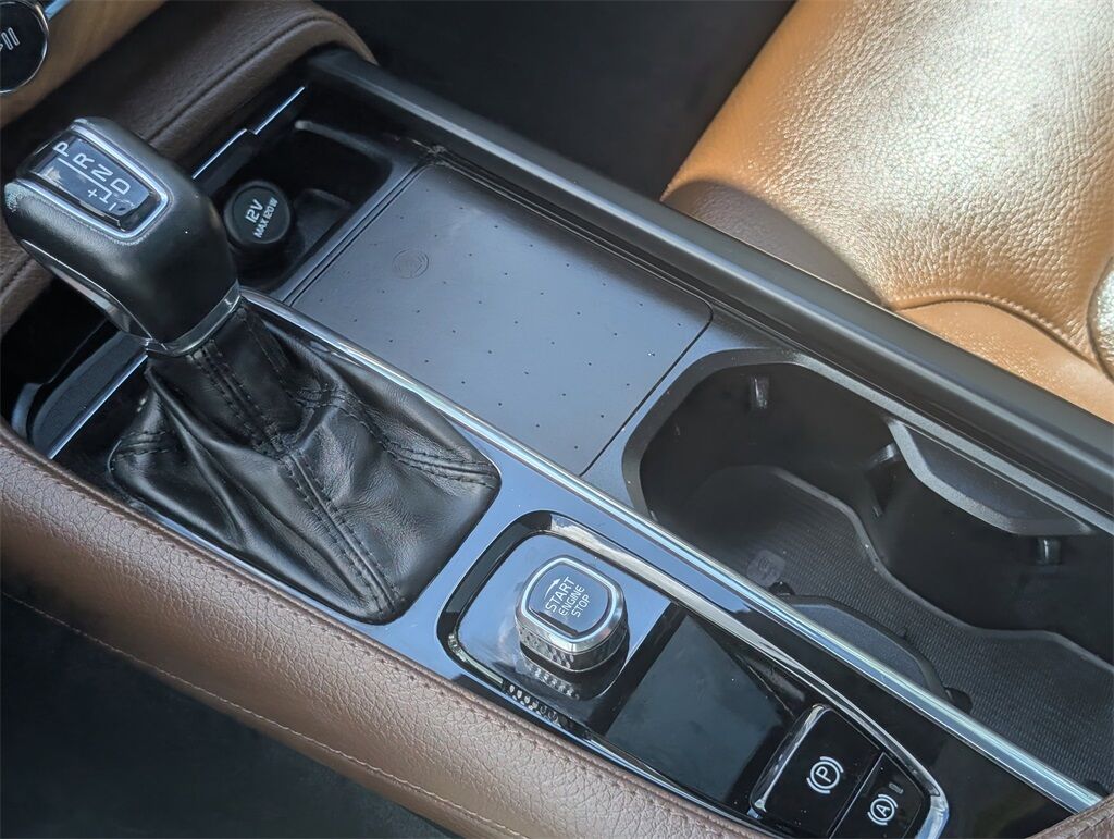2022 Volvo XC90 T6 Momentum Hunt Valley MD