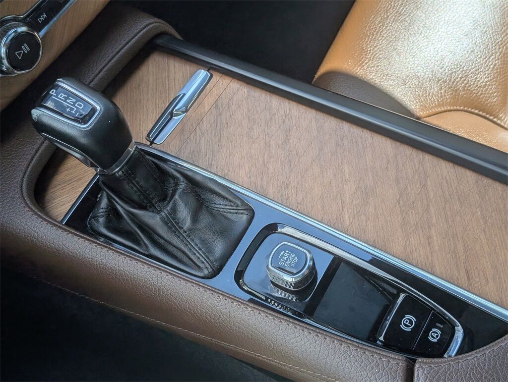 2022 Volvo XC90 T6 Momentum Hunt Valley MD