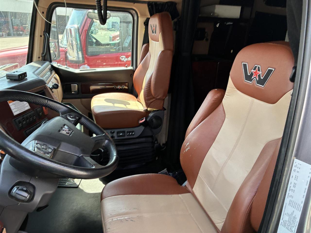 2022 Western Star 5700XE Mid Roof South St. Paul MN