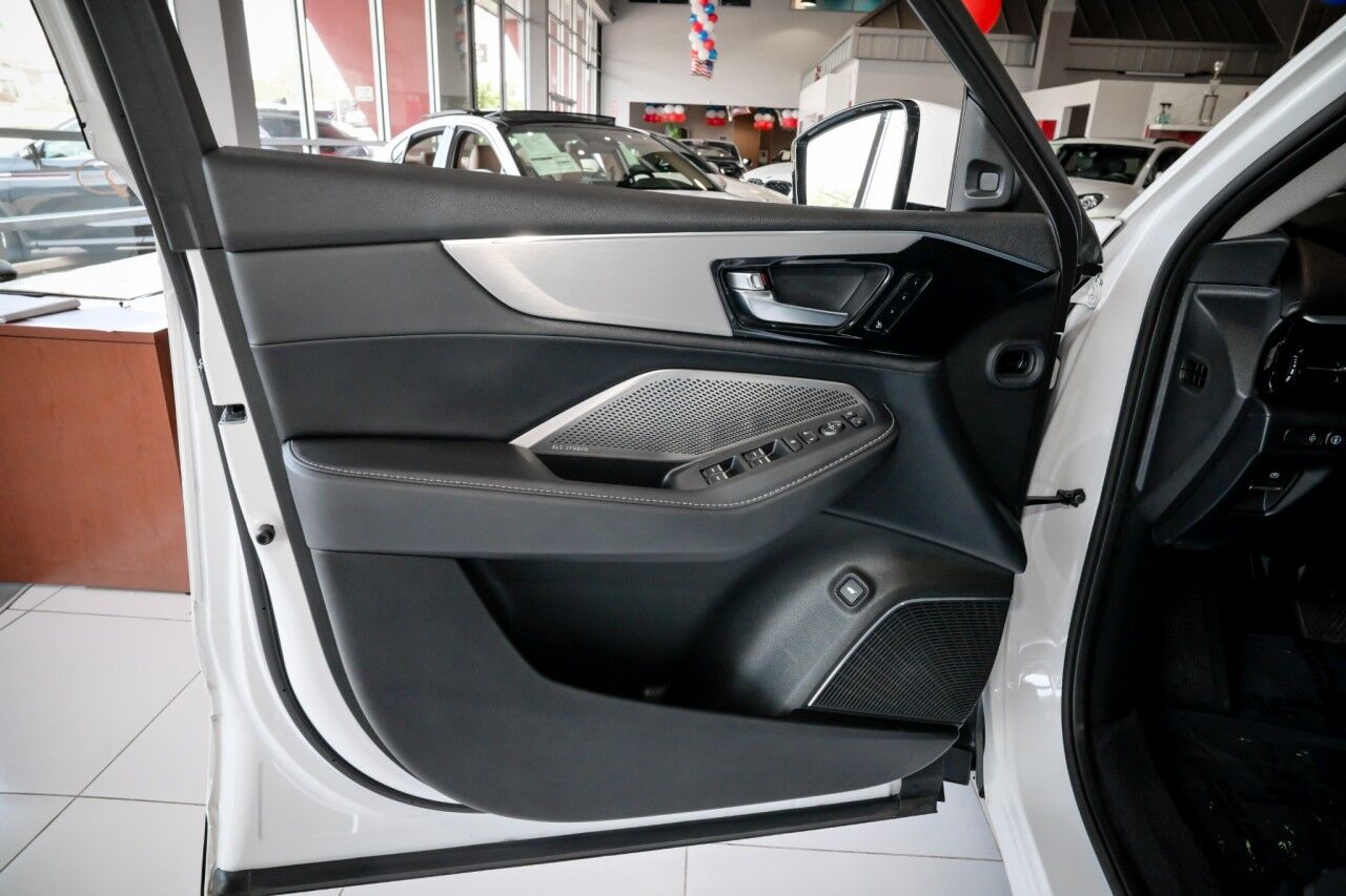 2023 Acura MDX SH-AWD Technology photo 16