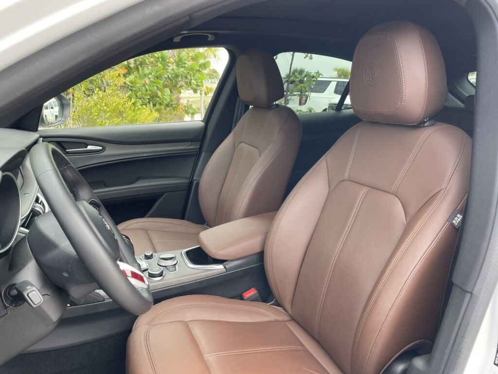 2023 Alfa Romeo Stelvio Lusso