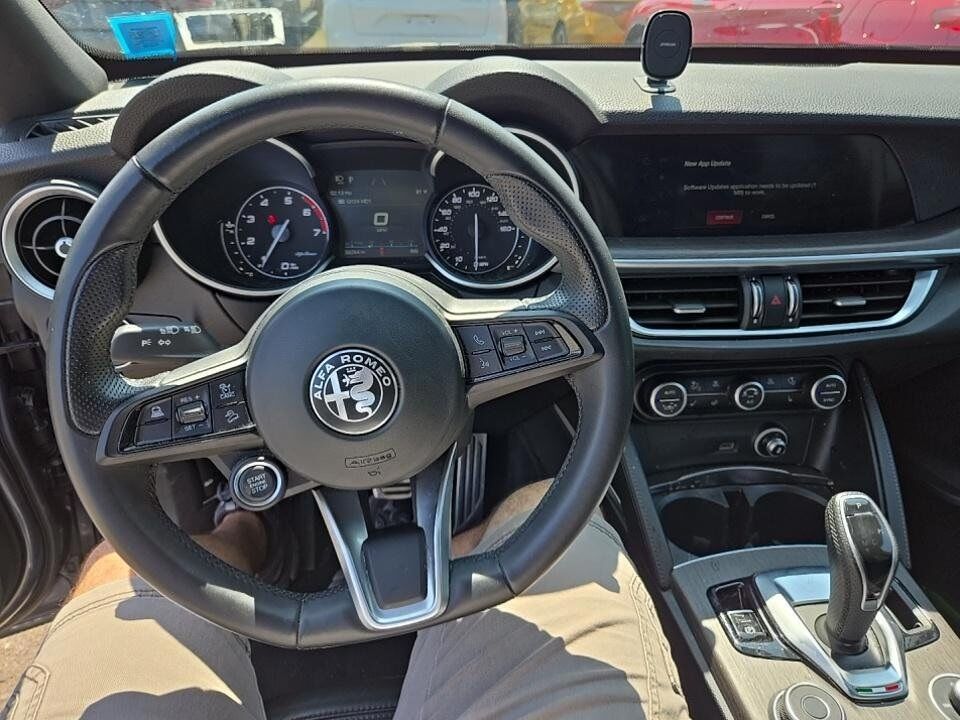 2023 Alfa Romeo Stelvio Ti photo 6