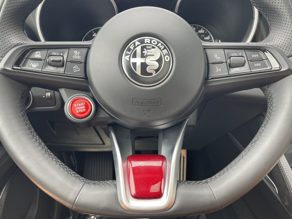 2023 Alfa Romeo Stelvio Ti~ALL WHEEL DRIVE~1 OWNER, CLEAN CARFAX~ACTIVE LANE ASSIST~BLIND SPOT ASSIST~ONLINE FINANCE AND SHIPPING AVAILABLE!!!! Sarasota FL