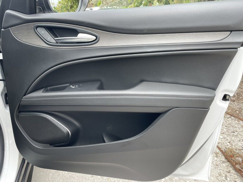 2023 Alfa Romeo Stelvio Ti~ALL WHEEL DRIVE~1 OWNER, CLEAN CARFAX~ACTIVE LANE ASSIST~BLIND SPOT ASSIST~ONLINE FINANCE AND SHIPPING AVAILABLE!!!! Sarasota FL