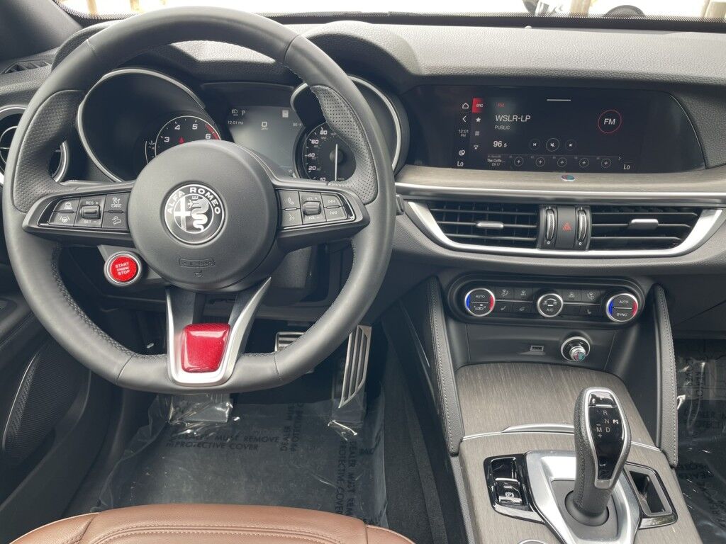 2023 Alfa Romeo Stelvio Ti~ALL WHEEL DRIVE~1 OWNER, CLEAN CARFAX~ACTIVE LANE ASSIST~BLIND SPOT ASSIST~ONLINE FINANCE AND SHIPPING AVAILABLE!!!! Sarasota FL