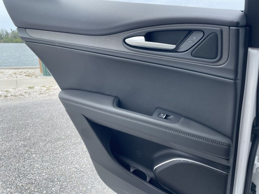 2023 Alfa Romeo Stelvio Ti~ALL WHEEL DRIVE~1 OWNER, CLEAN CARFAX~ACTIVE LANE ASSIST~BLIND SPOT ASSIST~ONLINE FINANCE AND SHIPPING AVAILABLE!!!! Sarasota FL