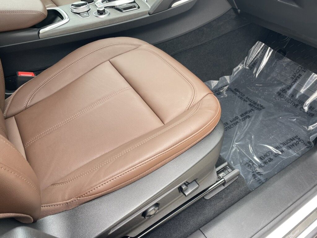 2023 Alfa Romeo Stelvio Ti~ALL WHEEL DRIVE~1 OWNER, CLEAN CARFAX~ACTIVE LANE ASSIST~BLIND SPOT ASSIST~ONLINE FINANCE AND SHIPPING AVAILABLE!!!! Sarasota FL