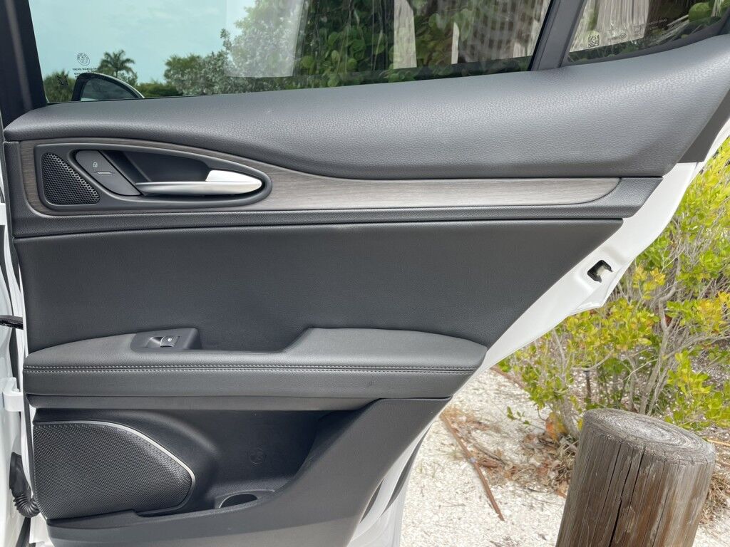 2023 Alfa Romeo Stelvio Ti~ALL WHEEL DRIVE~1 OWNER, CLEAN CARFAX~ACTIVE LANE ASSIST~BLIND SPOT ASSIST~ONLINE FINANCE AND SHIPPING AVAILABLE!!!! Sarasota FL