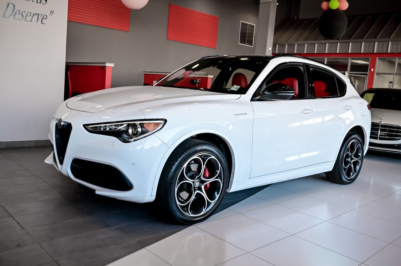 2023 Alfa Romeo Stelvio Veloce AWD , RED Interior