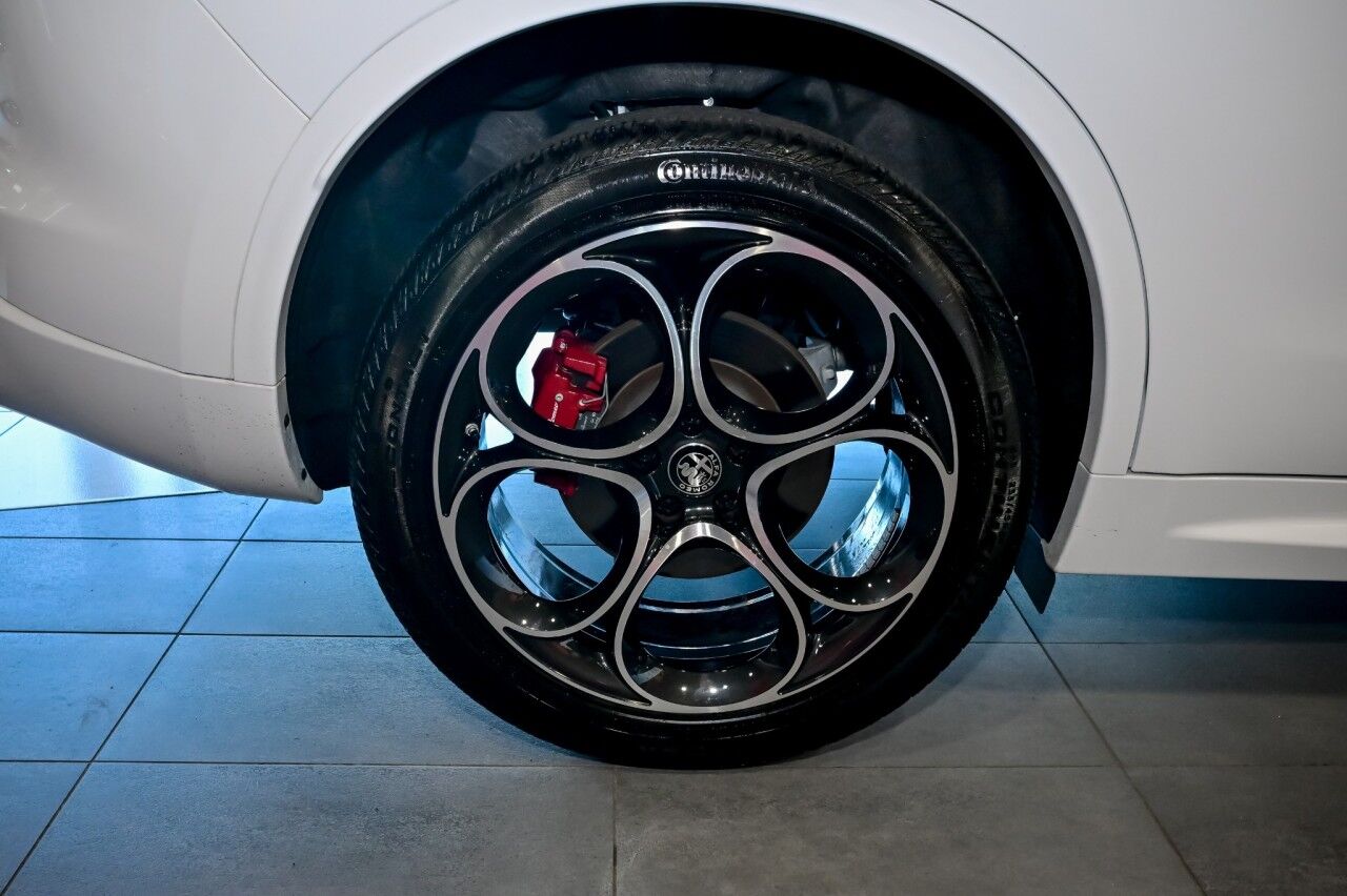 2023 Alfa Romeo Stelvio Veloce AWD , RED Interior Springfield NJ