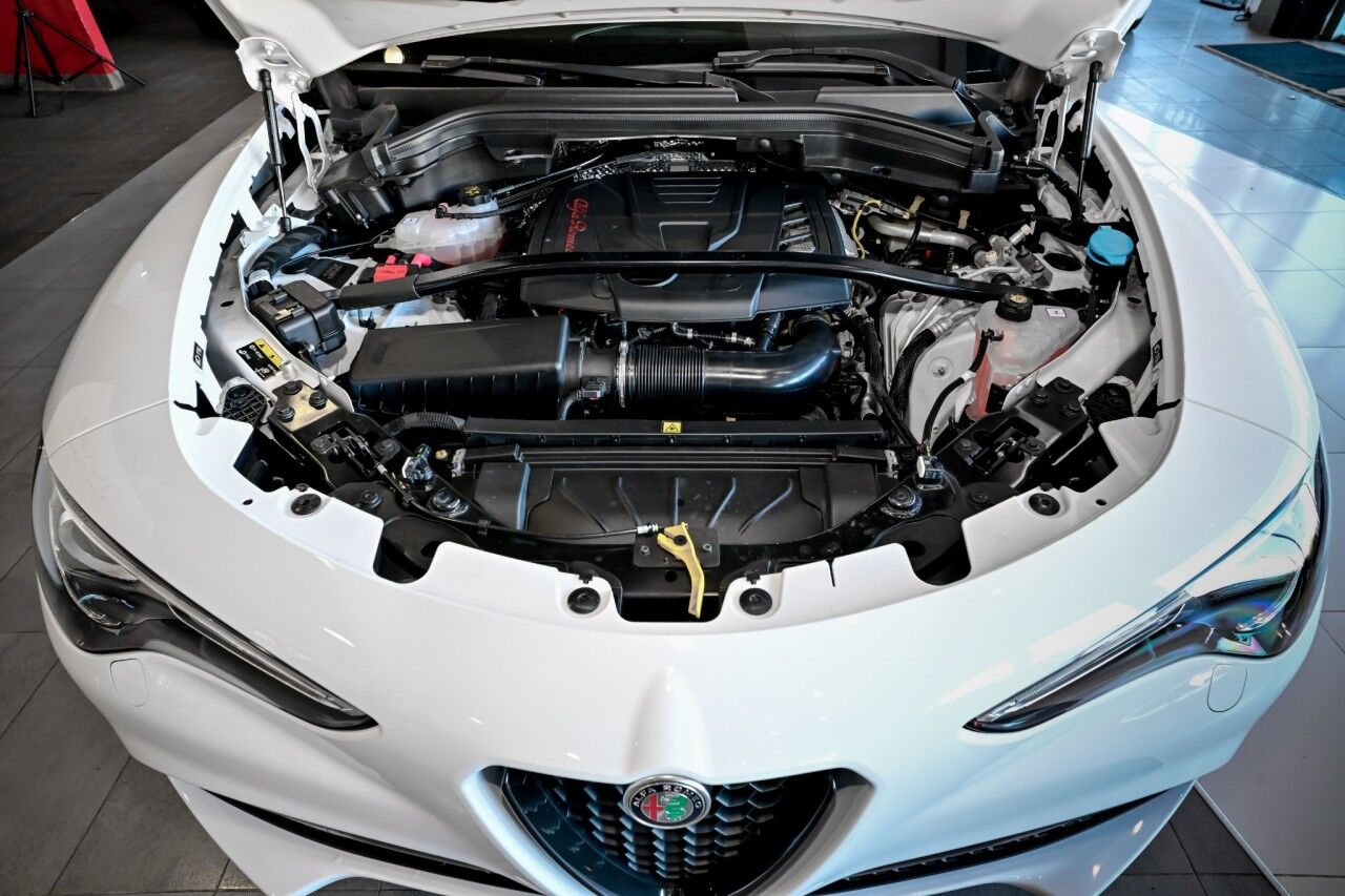 2023 Alfa Romeo Stelvio Veloce AWD , RED Interior Springfield NJ