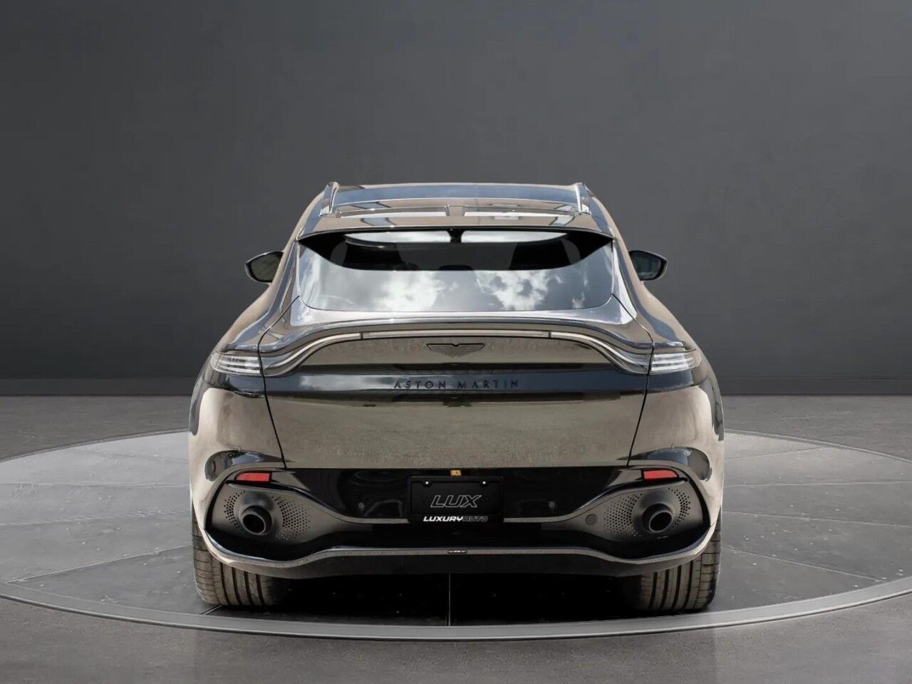 2023 Aston Martin DBX