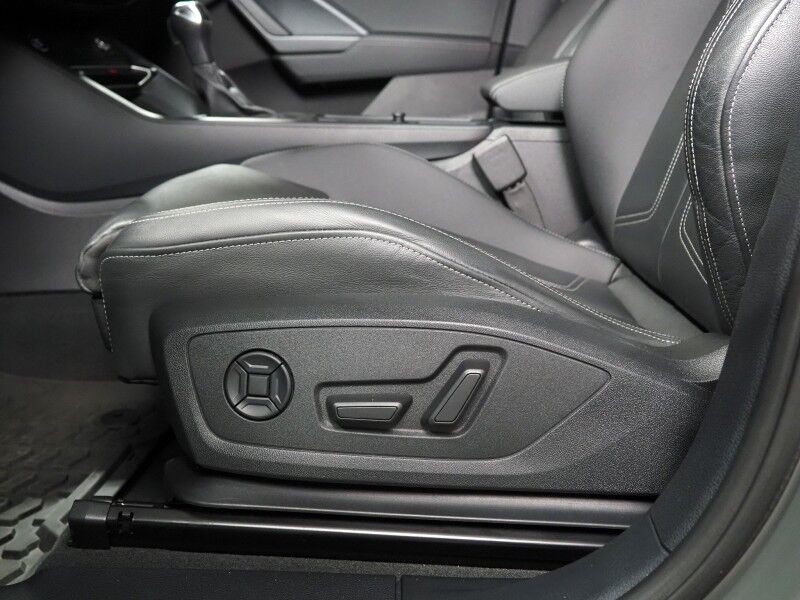 2023 Audi Q3 S line Premium 45 TFSI Quattro *BLACK OPTIC PKG, CONVENIENCE PKG, SAFETY ALERTS, BACKUP-CAMERA, COLOR TOUCHSCREEN, PANORAMA MOONROOF, LEATHER, HEATED SEATS, POWER LIFTGATE, ADVANCED KEY, FULL LED HEADLIGHTS, ANDROID & APPLE Round Rock TX
