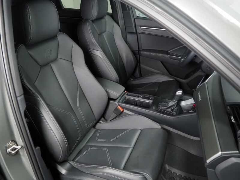 2023 Audi Q3 S line Premium 45 TFSI Quattro *BLACK OPTIC PKG, CONVENIENCE PKG, SAFETY ALERTS, BACKUP-CAMERA, COLOR TOUCHSCREEN, PANORAMA MOONROOF, LEATHER, HEATED SEATS, POWER LIFTGATE, ADVANCED KEY, FULL LED HEADLIGHTS, ANDROID & APPLE