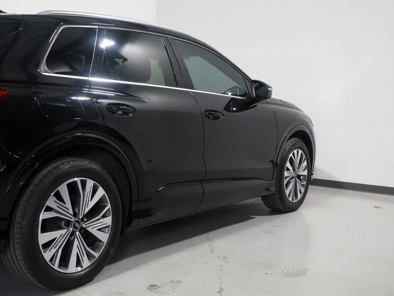 2023 Audi Q4 e-tron Premium Plus 40 RWD *NAVIGATION, VIRTUAL COCKPIT, ADAPTIVE CRUISE, SAFETY ALERTS, PANORAMA MOONROOF, LEATHER, HEATED SEATS/STEERING, SONOS AUDIO, WIRELESS CHARGING, ANDROID & APPLE Round Rock TX