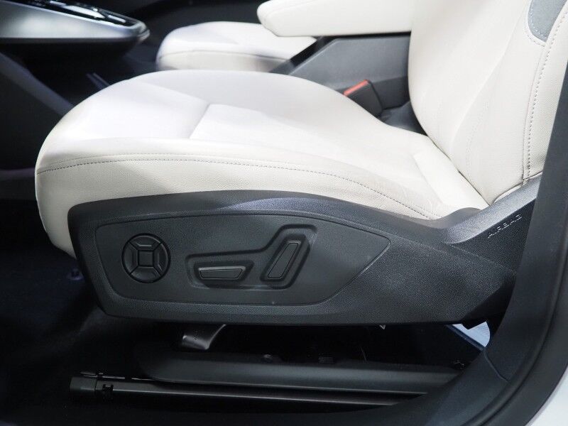 2023 Audi Q4 e-tron Premium Plus 50 Quattro *NAVIGATION, VIRTUAL COCKPIT, ADAPTIVE CRUISE, SAFETY ALERTS, PANORAMA MOONROOF, LEATHER, HEATED SEATS/STEERING, 20 INCH WHEELS, SONOS AUDIO, WIRELESS CHARGING, ANDROID & APPLE Round Rock TX