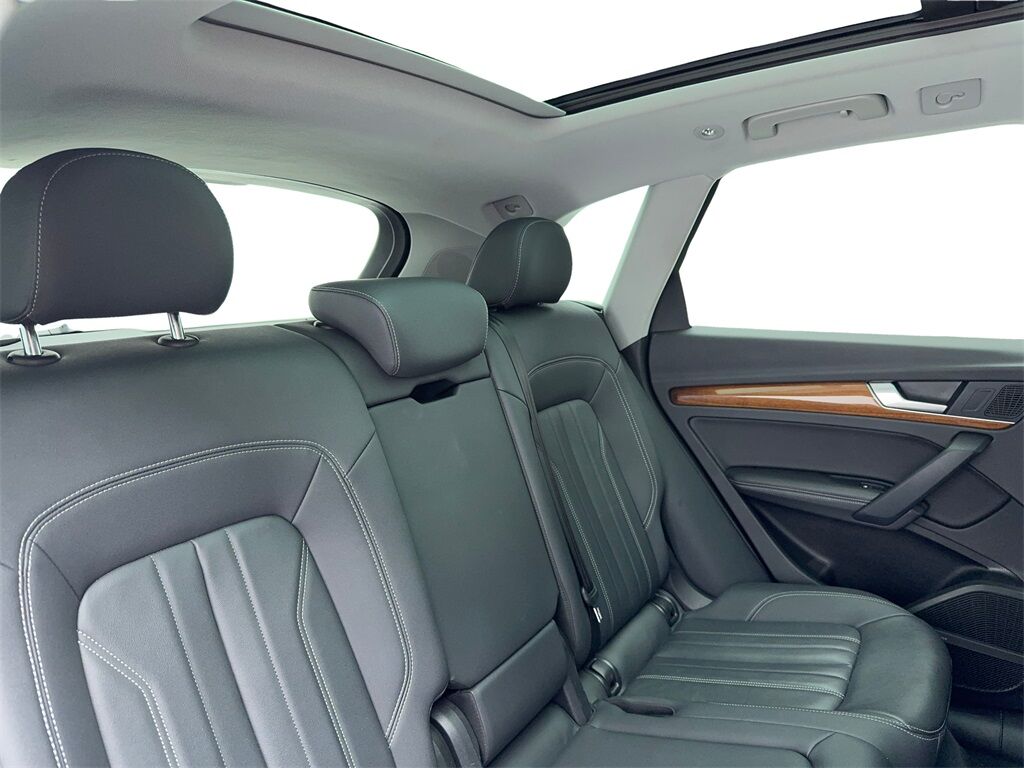 2023 Audi Q5 45 S line Premium CAM,PANO,HTD STS,BLIND SPOT,19&quot; Plano TX