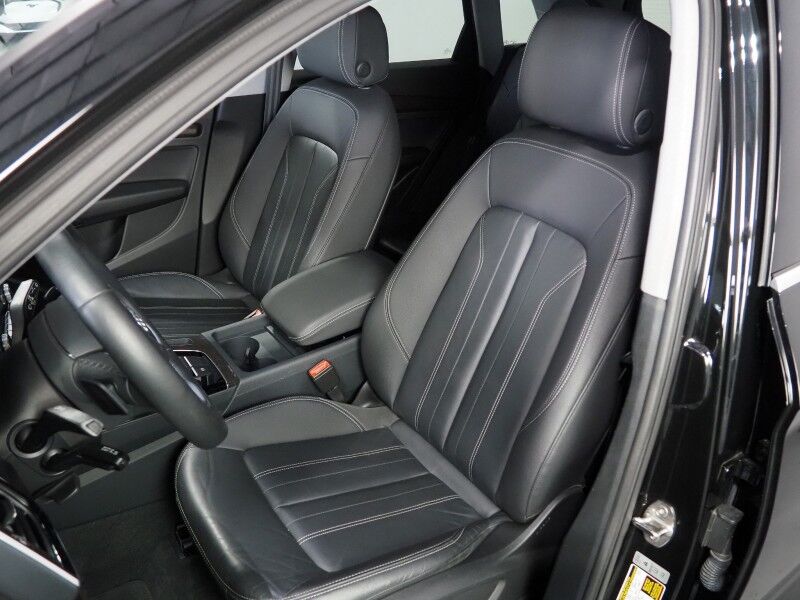 2023 Audi Q5 Premium 40 TFSI Quattro *PANORAMA MOONROOF, ADAPTIVE CRUISE, SAFETY ALERTS, BACKUP-CAMERA, COLOR TOUCHSCREEN, LEATHER, HEATED SEATS/STEERING, ADVANCED KEY, POWER LIFTGATE, 19 INCH WHEELS, APPLE CARPLAY Round Rock TX