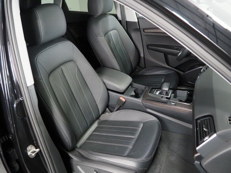 2023 Audi Q5 Premium 40 TFSI Quattro *PANORAMA MOONROOF, ADAPTIVE CRUISE, SAFETY ALERTS, BACKUP-CAMERA, COLOR TOUCHSCREEN, LEATHER, HEATED SEATS/STEERING, ADVANCED KEY, POWER LIFTGATE, 19 INCH WHEELS, APPLE CARPLAY