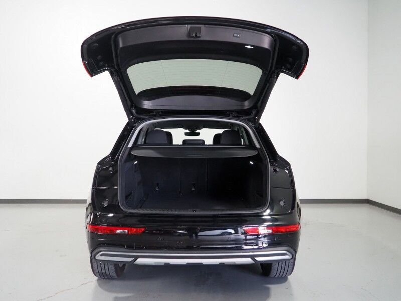 2023 Audi Q5 Premium 40 TFSI Quattro *PANORAMA MOONROOF, ADAPTIVE CRUISE, SAFETY ALERTS, BACKUP-CAMERA, COLOR TOUCHSCREEN, LEATHER, HEATED SEATS/STEERING, ADVANCED KEY, POWER LIFTGATE, 19 INCH WHEELS, APPLE CARPLAY Round Rock TX
