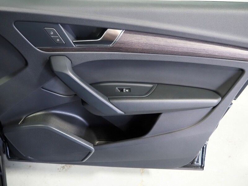 2023 Audi Q5 Premium 40 TFSI Quattro *PANORAMA MOONROOF, ADAPTIVE CRUISE, SAFETY ALERTS, BACKUP-CAMERA, COLOR TOUCHSCREEN, LEATHER, HEATED SEATS/STEERING, ADVANCED KEY, POWER LIFTGATE, 19 INCH WHEELS, APPLE CARPLAY Round Rock TX