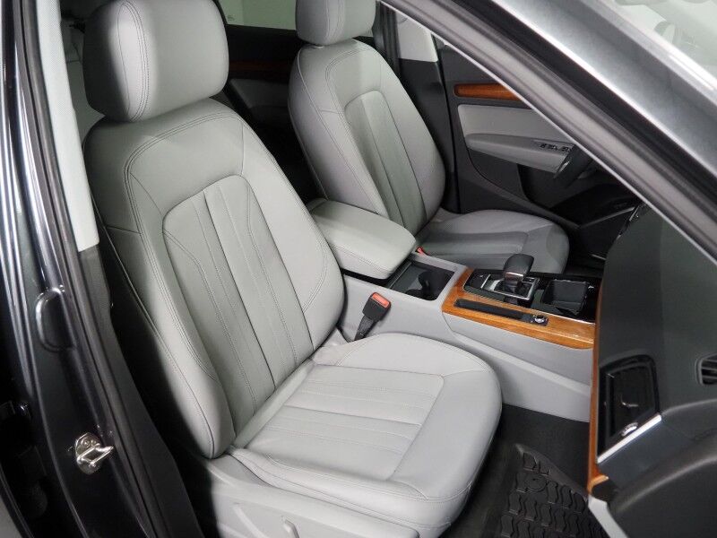 2023 Audi Q5 S line Premium 45 TFSI Quattro *PANORAMA MOONROOF, ADAPTIVE CRUISE, SAFETY ALERTS, BACKUP-CAMERA, COLOR TOUCHSCREEN, LEATHER, HEATED SEATS/STEERING, ADVANCED KEY, POWER LIFTGATE, 19 INCH WHEELS, APPLE CARPLAY