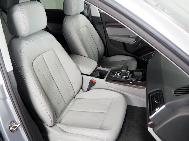 2023 Audi Q5 S line Premium Plus 45 TFSI Quattro *NAVIGATION, VIRTUAL COCKPIT, ADAPTIVE CRUISE, SAFETY ALERTS, 360 VIEW CAMERAS, COLOR TOUCHSCREEN, PANORAMA MOONROOF, LEATHER, HEATED SEATS/STEERING, ADVANCED KEY, 20 INCH WHEELS, BANG & OLUFSEN, APPLE CARPLAY