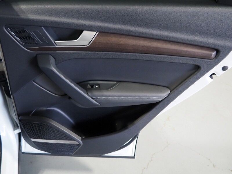2023 Audi Q5 S line Premium Plus 45 TFSI Quattro *NAVIGATION, VIRTUAL COCKPIT, ADAPTIVE CRUISE, SAFETY ALERTS, 360 VIEW CAMERAS, COLOR TOUCHSCREEN, PANORAMA MOONROOF, LEATHER, HEATED SEATS/STEERING, ADVANCED KEY, BANG & OLUFSEN, APPLE CARPLAY Round Rock TX